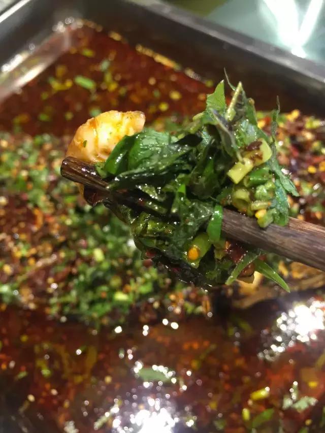 成都烧烤没和你闹！来来来，撸了这一杯，还有三杯……