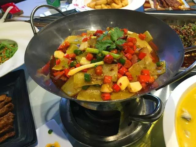 成都烧烤没和你闹！来来来，撸了这一杯，还有三杯……