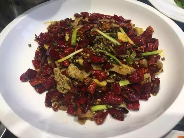 成都烧烤没和你闹！来来来，撸了这一杯，还有三杯……