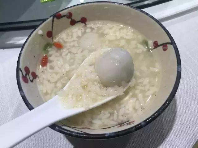 成都烧烤没和你闹！来来来，撸了这一杯，还有三杯……