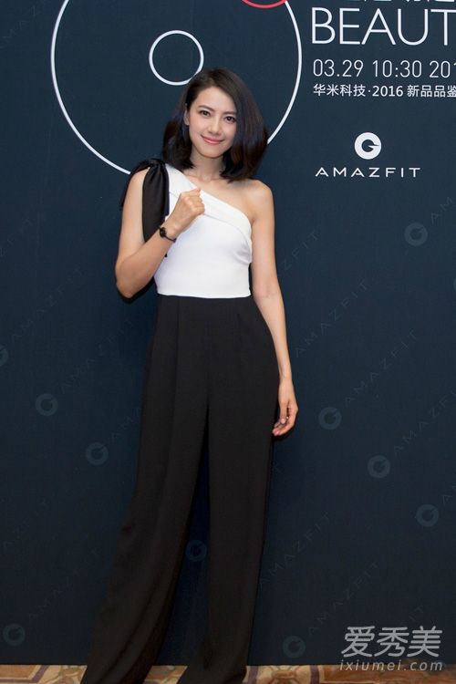 唐嫣高圆圆教你怎么穿好露肩装 (唐嫣倪妮高圆圆穿大衣街拍)