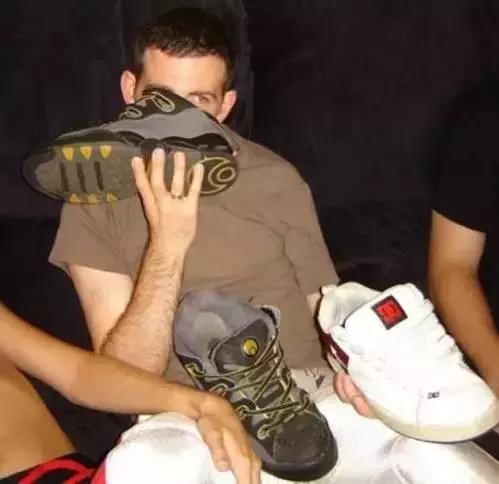 见过爱球鞋的，但是爱成这样的，你见过吗？