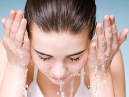 小苏打和牙膏一起刷牙有什么效果,用盐水和牙膏一起刷牙有什么好处