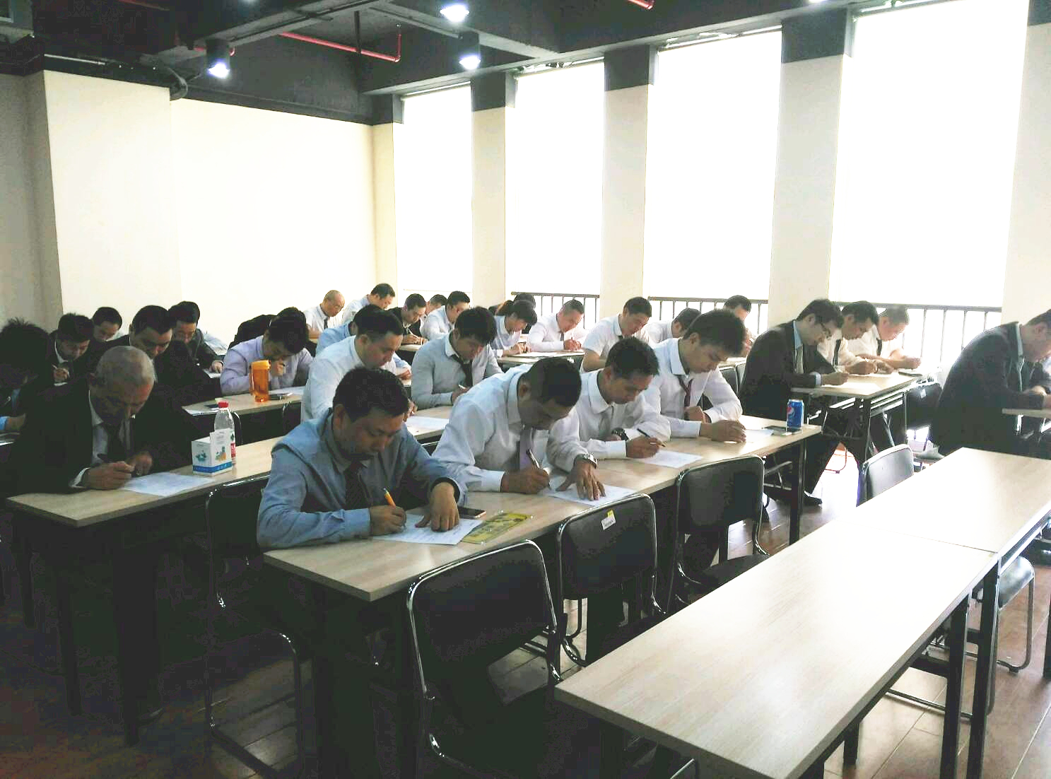 神州招聘司机是真的吗,神州专车司机前景