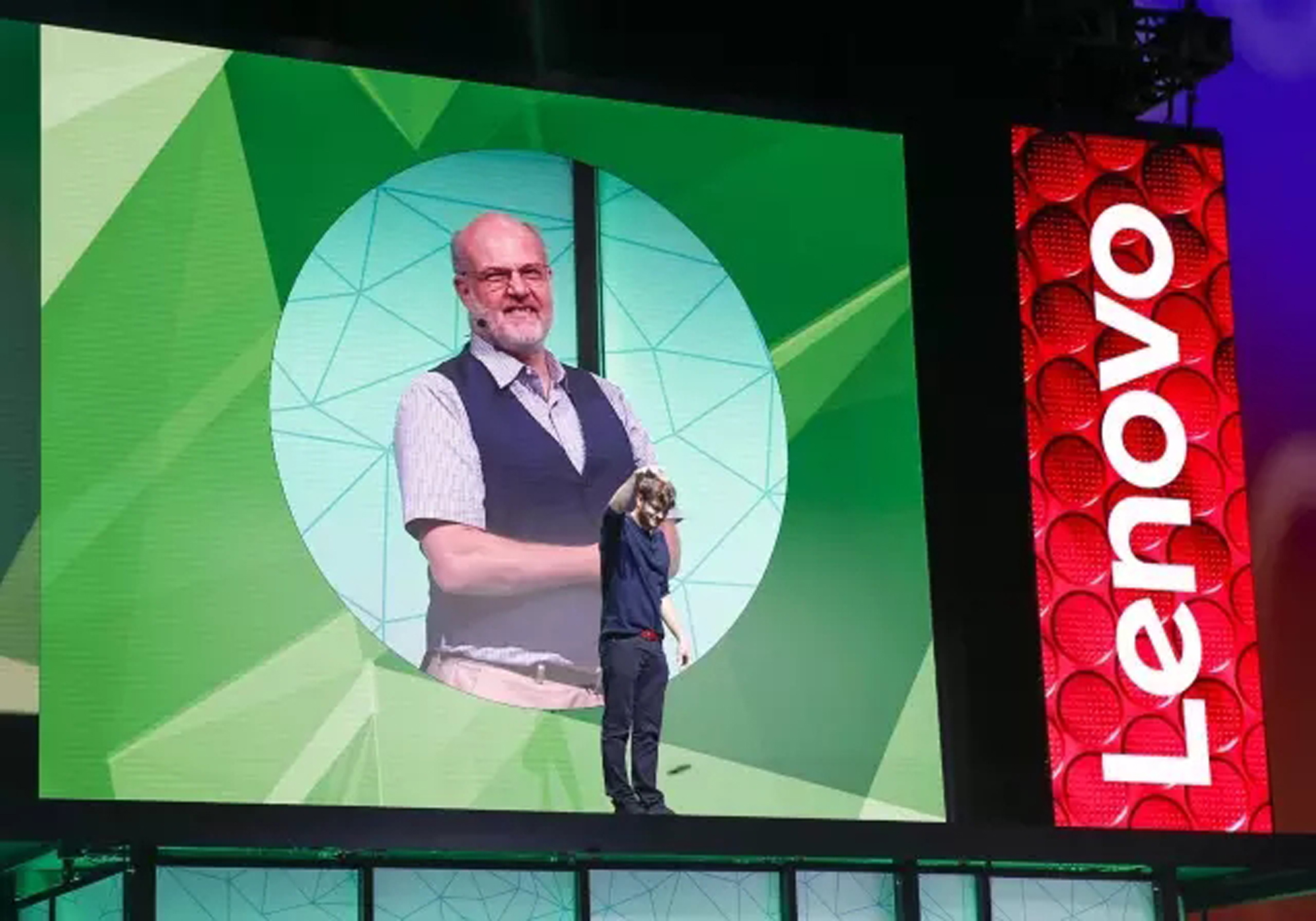 惊艳美国硅谷！中国智能硬件专家潘通，嗨翻全球粉丝