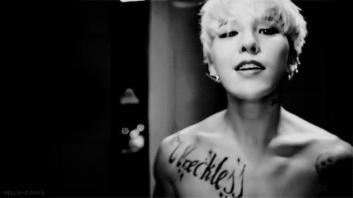 gd权志龙红西装 (gd权志龙穿搭火了)