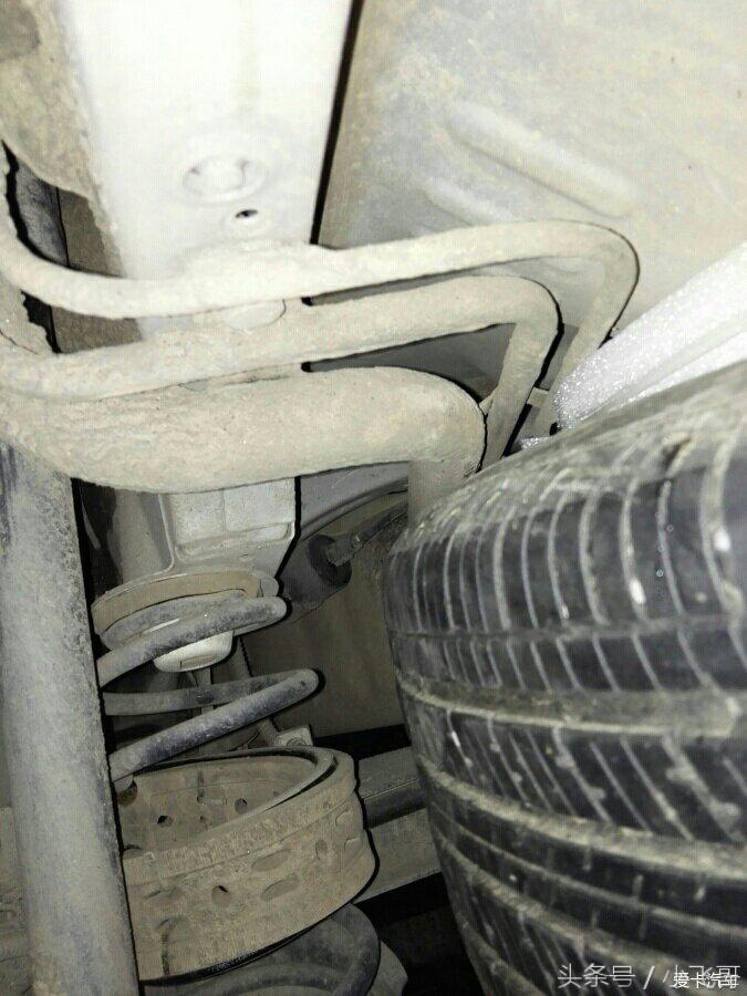 备胎改下挂式,背负式备胎改底挂怎么改