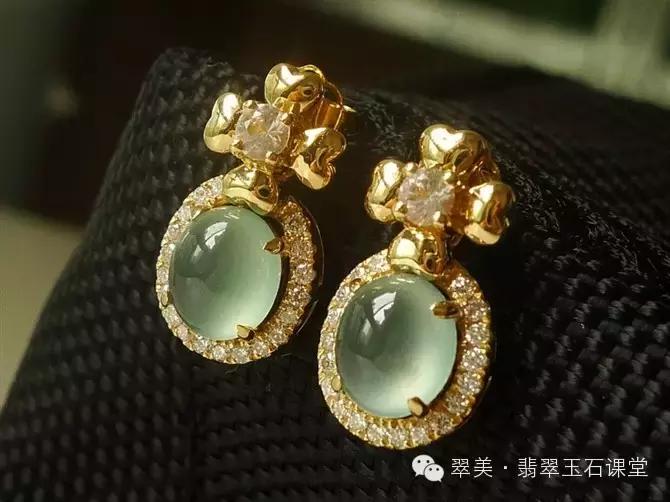 绿色翡翠和红色翡翠一起镶嵌,翡翠镶嵌垫底色和不垫底的区别