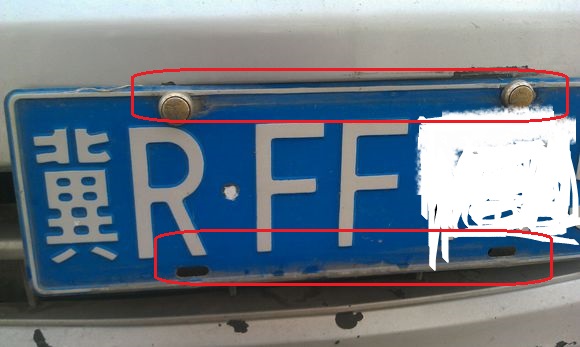 车牌固封螺丝怎么拆下来,车牌螺丝有四个孔可以装两个吗