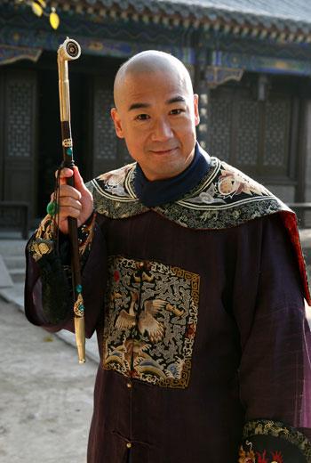 清朝皇帝对和珅的态度,皇上为何不让和珅给纪晓岚下跪