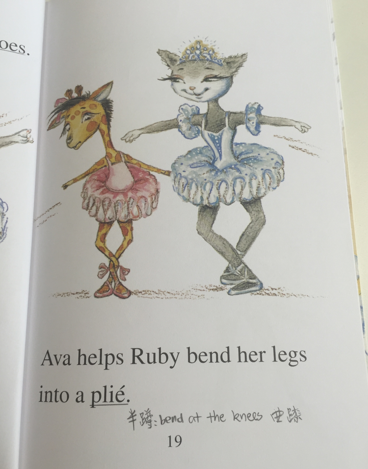 跟小猫Mia绘本学跳舞相关的英文,服装、舞蹈动作应有尽有