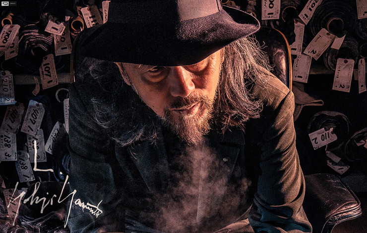 当年裁缝店里的穷小子，现在随便拉泡屎都被年轻人拿去当精神食粮