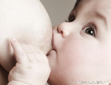 婴儿出生24小时一直不吃不喝,出生10天的宝宝为什么不吃也不睡