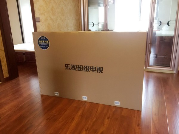 客厅变身小影院，1.5万入了乐视超4Max703D电视