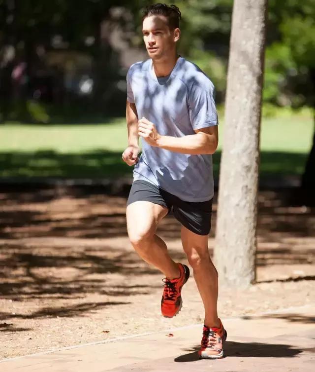 该怎么练才能跑好一场马拉松,跑半程马拉松的26个技巧与建议