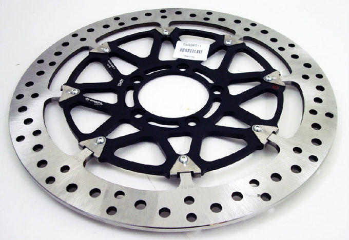 刹车盘打孔的利弊,刹车盘打孔和实心区别大吗