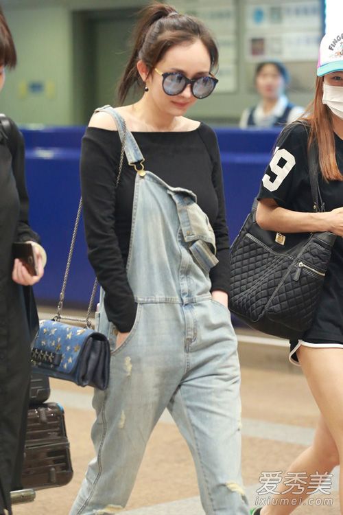 唐嫣高圆圆教你怎么穿好露肩装 (唐嫣倪妮高圆圆穿大衣街拍)