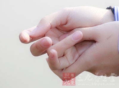 瘦臂两侧的按摩手法,瘦肚子穴位按摩正确方法