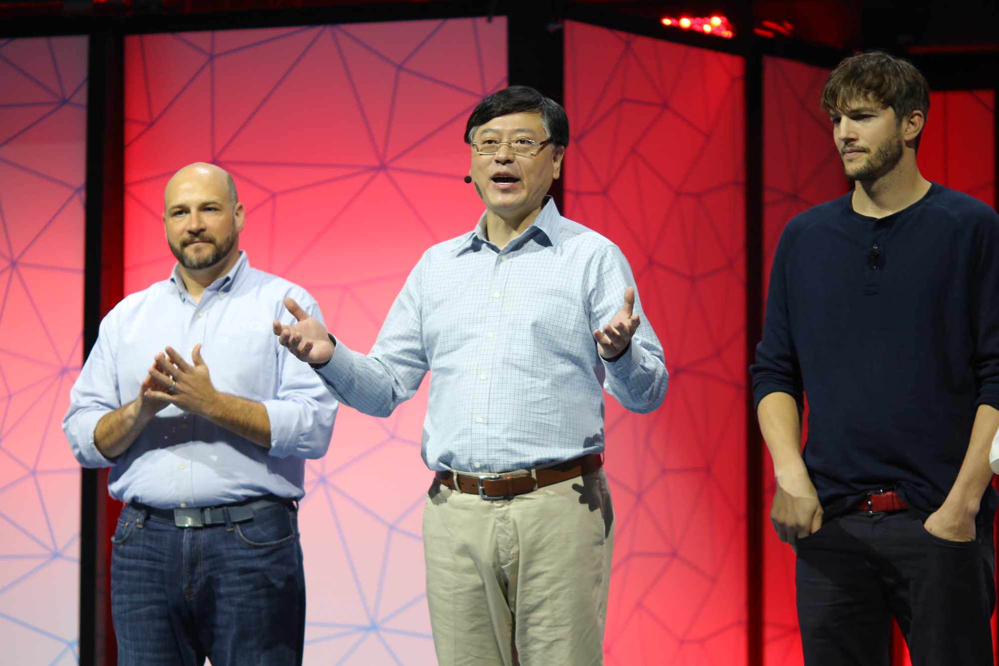 惊艳美国硅谷！中国智能硬件专家潘通，嗨翻全球粉丝