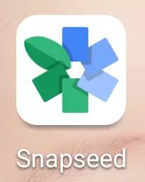 如何把荷花修图成水墨画,手机荷花后期水墨画教程