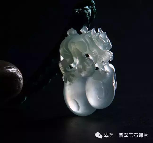 绿色翡翠和红色翡翠一起镶嵌,翡翠镶嵌垫底色和不垫底的区别