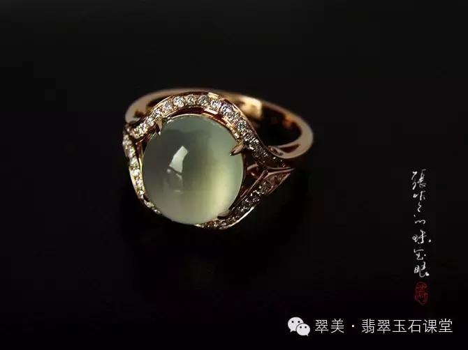 绿色翡翠和红色翡翠一起镶嵌,翡翠镶嵌垫底色和不垫底的区别