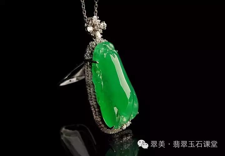 绿色翡翠和红色翡翠一起镶嵌,翡翠镶嵌垫底色和不垫底的区别