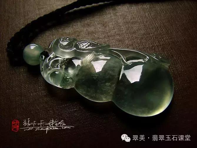 绿色翡翠和红色翡翠一起镶嵌,翡翠镶嵌垫底色和不垫底的区别