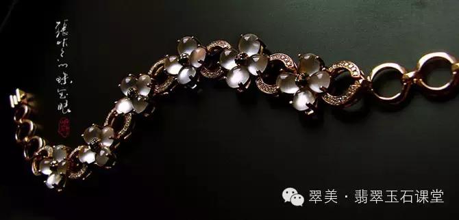 绿色翡翠和红色翡翠一起镶嵌,翡翠镶嵌垫底色和不垫底的区别