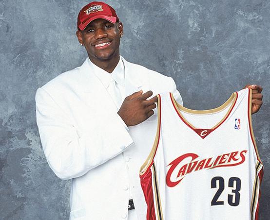 巅峰期勒布朗詹姆斯有多强,勒布朗詹姆斯18年场均上场时间