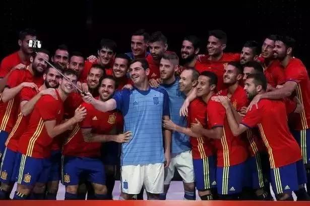 2016欧洲杯葡萄牙夺冠c罗和弗格森,2016年欧洲杯葡萄牙夺冠全过程