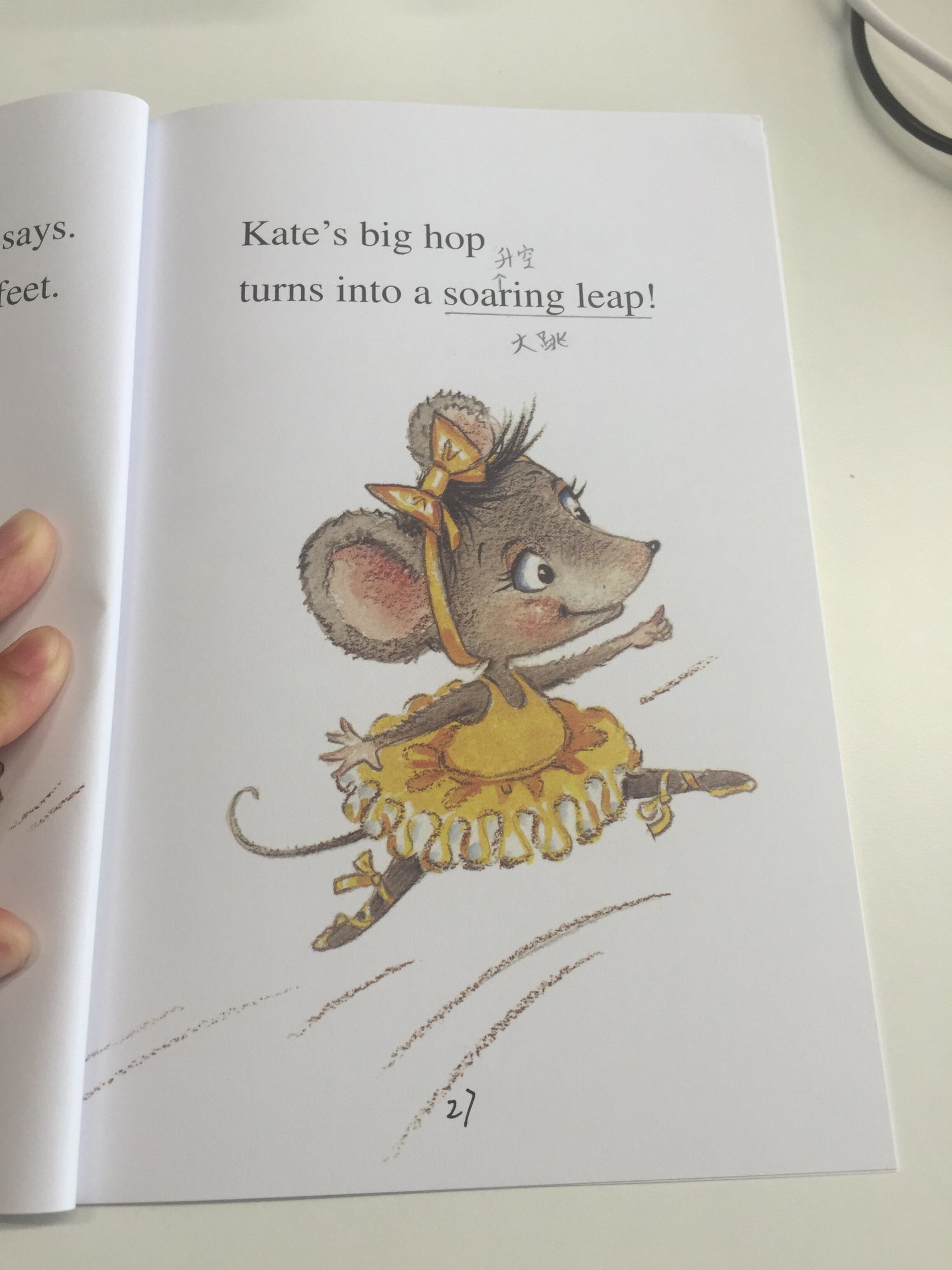 跟小猫Mia绘本学跳舞相关的英文,服装、舞蹈动作应有尽有