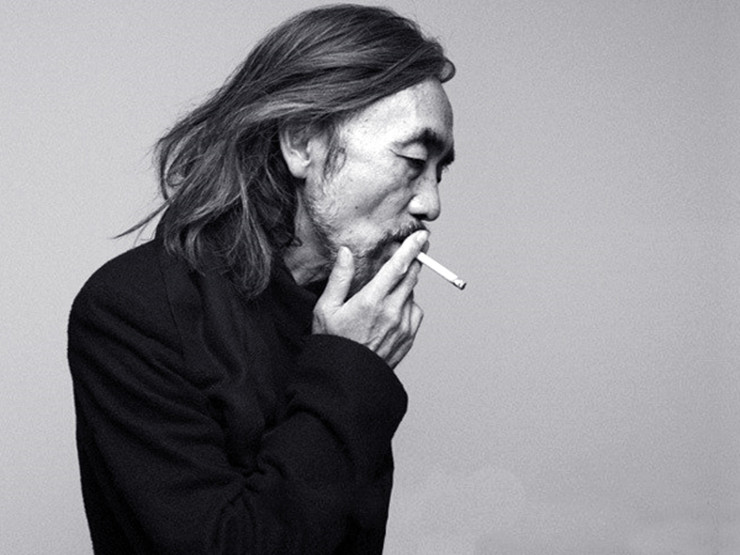 当年裁缝店里的穷小子，现在随便拉泡屎都被年轻人拿去当精神食粮