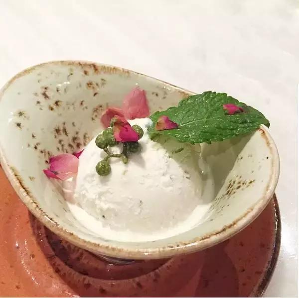 在香港不只是买买买，最重要的如何尝遍美食的全攻略