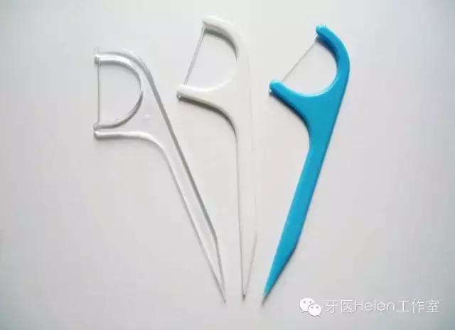 牙医亲自示范牙线使用,牙医建议使用水牙线吗