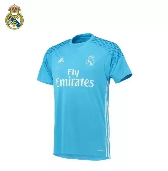 同为骚紫色，你的选择是皇马还是巴萨？