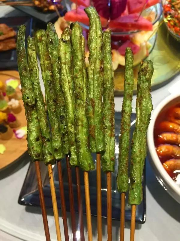 成都烧烤没和你闹！来来来，撸了这一杯，还有三杯……