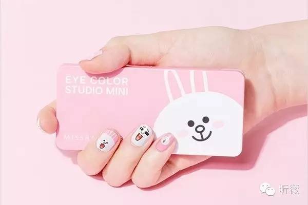 萌物志|大佬们都在致敬爱丽丝，贴上LINE‘蠢兔，涂上哆啦A梦bb,让童趣的你萌萌哒