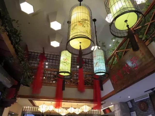 成都烧烤没和你闹！来来来，撸了这一杯，还有三杯……