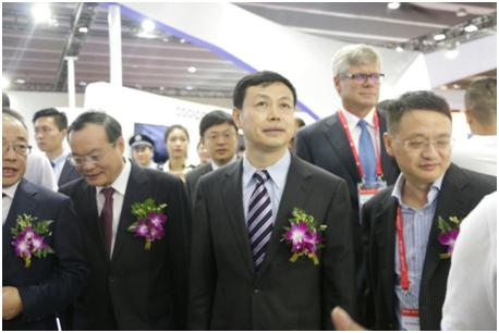 为了抢“天翼展”头条，酷派也是拼了