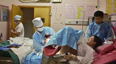 出现哪些情况,孕妇顺产时需要侧切,以及侧切的全步骤