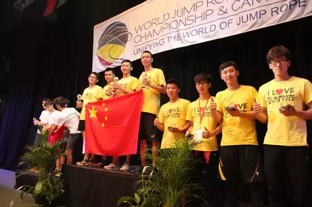 跳绳侧空转体360度,跳绳转体