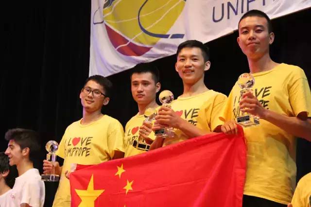 跳绳侧空转体360度,跳绳转体