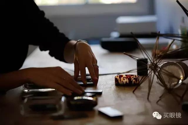 这个才创立一年的眼镜品牌刚上线就售罄了，她是怎么做到的？