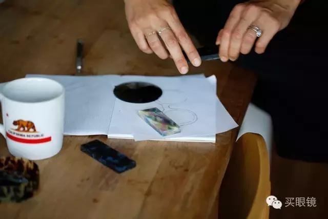 这个才创立一年的眼镜品牌刚上线就售罄了，她是怎么做到的？