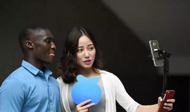 未成年非洲小伙蓝翔学艺，解密蓝翔走向世界的秘密！