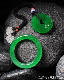 翡翠的臻品是什么样的,翡翠这两年为什么这么火爆