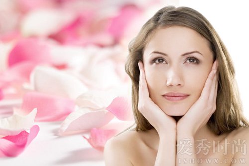 脸上和脖子上长小痘痘是什么原因,脸颊两边和脖子长痘痘的原因