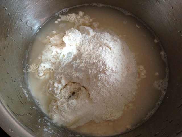 这个馍薄如纸,却筋道美味,在我家它和土豆丝是标配,全家都爱吃