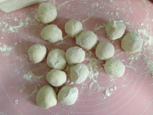 这个馍薄如纸,却筋道美味,在我家它和土豆丝是标配,全家都爱吃